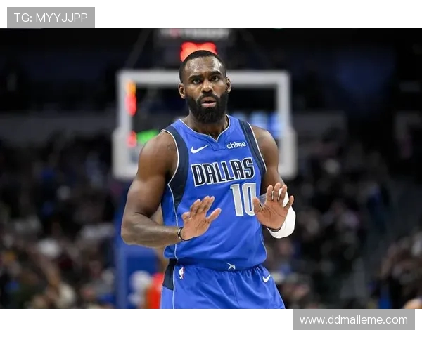 小哈达威抢板快攻上篮三分齐发成球队制胜关键力量的重要引擎表现 小哈达威抢板快攻上篮三分齐发成球队制胜关键力量的重要引擎表现