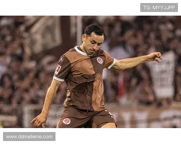 因球场积雪结冰圣保利对阵莱比锡比赛延期引发关注德甲赛程调整